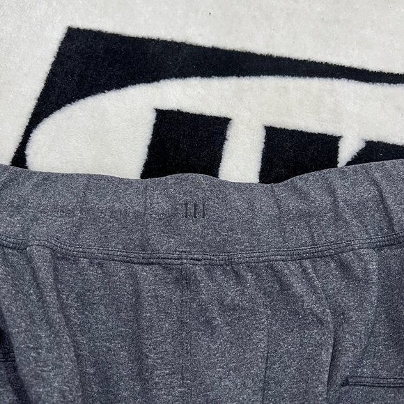 Lululemon 9" Men's Dark Gray Sweat Shorts - Picture 4 of 6